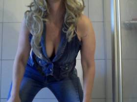 Vorschaubild vom Privatporno mit dem Titel "Jeans Schlampe" von EvilBitch