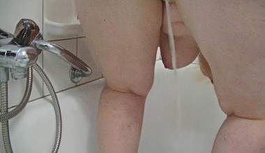 Doggy golden Shower,krasser Pisstrahl