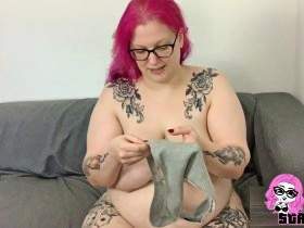 Mastur****en mit String in der Pussy