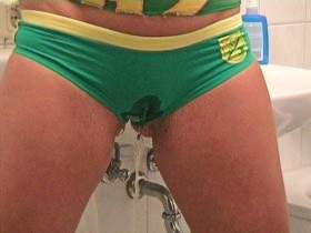 Vorschaubild vom Privatporno mit dem Titel "In Panty gepisst und Arschmöse gewichst" von FeuchteSchnecke