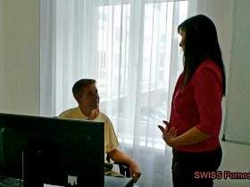 Chef fickt AO seine Sekretärin ohne Höschen mit Strapsen & Sie wichst ihm das Sperma AO raus ??