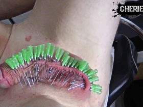 Vorschaubild vom Privatporno mit dem Titel "Extrem Nadelung! 50 Nadeln im Schwanz!" von CherieNoir