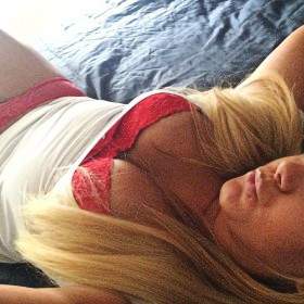 Hotgirly-20 - Junge MILF (34) MILF aus Deutschland