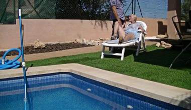 Poolreiniger wichst mir die Titten voll