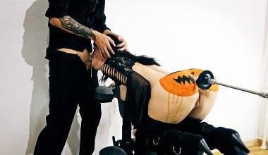 Halloweenvideo - von meiner Sexmaschine Anal durchgefickt bis ich vor Lust pisse   Throatpie Blowjob