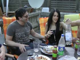 Vorschaubild vom Privatporno mit dem Titel "Versaute Grillparty mit Jungschwanz Wichse" von MeliDeluxe