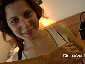 Ryta stellt ihre Fleischmuschie vor