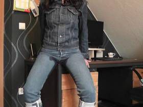 Vorschaubild vom Privatporno mit dem Titel "Komplett in jeans" von nylon_schlampe