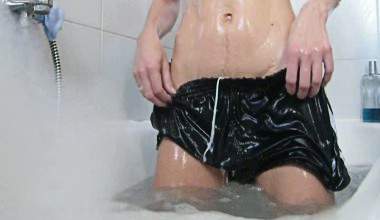 Mit Turnhose Baden