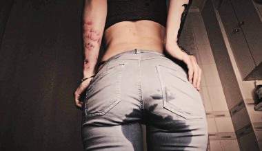 WET JEANS PANTYPOOPING SHIT SMEARING