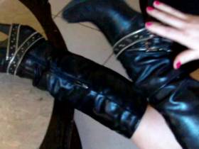                              my seyy leather Boots.)