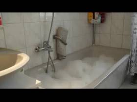 Beim Baden auf den Bauch ge****t