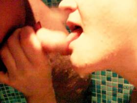 Vorschaubild vom Privatporno mit dem Titel "In der Wellnessdusche geblasen" von SexyLeni