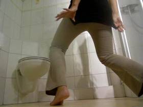Vorschaubild vom Privatporno mit dem Titel "Richtig viel Pisse" von EvilBitch