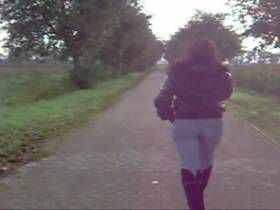 Vorschaubild vom Privatporno mit dem Titel "Jeans Walk" von nylon_schlampe