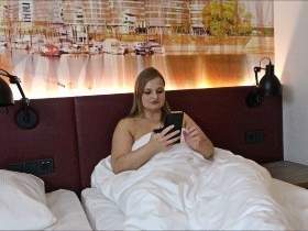 DATE FAIL!!! Fingering instead of fucking! BECAUSE: The woman is herself!