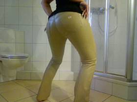 Vorschaubild vom Privatporno mit dem Titel "Miss Sixty Lederhose Folge 2" von EvilBitch