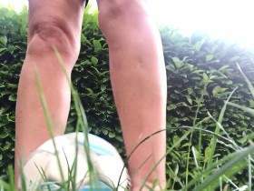 Fußball und nackte Füße