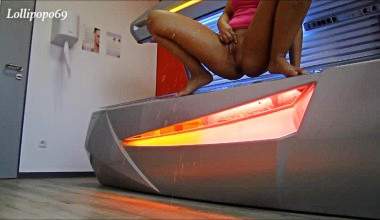 Extrem Pissen im Sonnenstudio.!