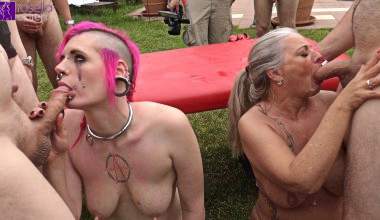 Perverser Spermatausch bei Outdoor Abspritz und BlowJob Orgie!