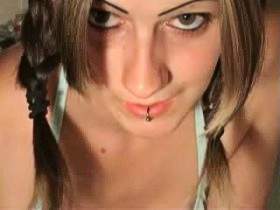 Vorschaubild vom Privatporno mit dem Titel "Pisse ins gesicht geschüttet" von GeileDiana