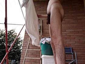 ******* out the laundry completely naked outside the house with a big plug in my ass