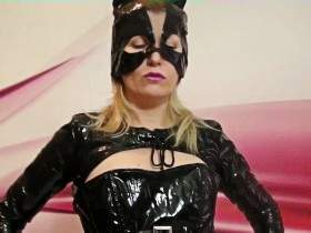 Dildo fucking in Vinyl - Catwoman costume