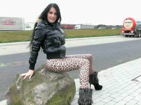 Vorschaubild vom Privatporno mit dem Titel "Wichsanleitung an der A4" von MeliDeluxe