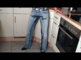 Voll In die jeans Gepisst