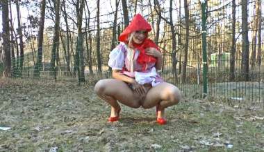 PISSENDES ROTKÄPPCHEN