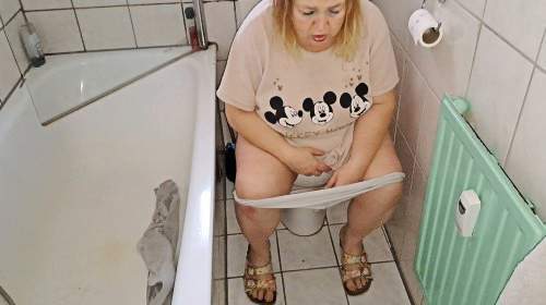 Beim scheissen und pissen am Morgen