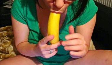WebcamShow mit Früchten in der Fotze