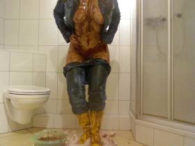 Vorschaubild vom Privatporno mit dem Titel "Gummistiefel, Jeans und......" von EvilBitch