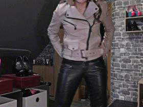 Vorschaubild vom Privatporno mit dem Titel "Lederwunsch" von nylon_schlampe