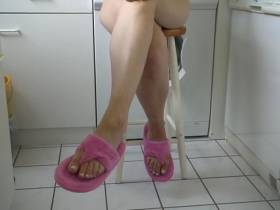 Vorschaubild vom Privatporno mit dem Titel "Rosa Hausschuhe" von SUPERPE