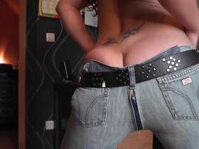 Vorschaubild vom Privatporno mit dem Titel "Mega low cut hose.." von nylon_schlampe