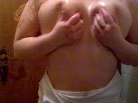 Vorschaubild vom Privatporno mit dem Titel "Glitschige titten" von sexyvenushuegel