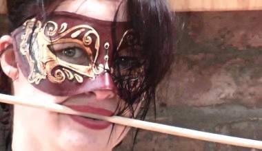 Tritte in den Arsch und Caning mit dem Rohrstock