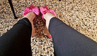 Sexy baumeln mit Fuchsia -Schuhen 4k