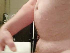 Klopapierrolle und der kleine Penis