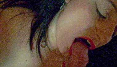 Dildo in der Muschi Schwanz im Mund