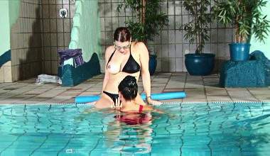 FICK UND FOTZENGEIL IM HALLENBAD