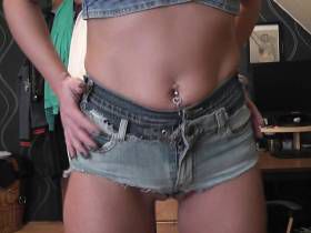 Vorschaubild vom Privatporno mit dem Titel "Doppel Jeanshotpants" von nylon_schlampe