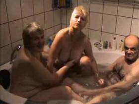 Vorschaubild vom Privatporno mit dem Titel "Geile Wasserspiele im Whirlpool" von heisses_pornomodel