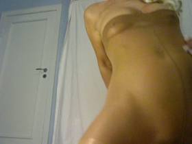 Vorschaubild vom Privatporno mit dem Titel "Komm reib Deinen Schwanz an meiner Nylon" von EvilBitch