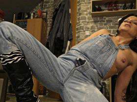 Vorschaubild vom Privatporno mit dem Titel "Sexy Latzjeanswichsen" von nylon_schlampe