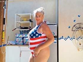 Outdoor showering in the USA (swimsuit)