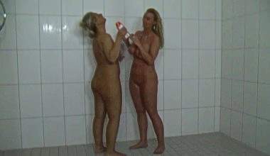 Duschen mit Juliana & Rosella