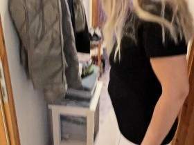 Vor dem Duschen Gepisst