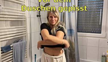 Vor dem Duschen Gepisst